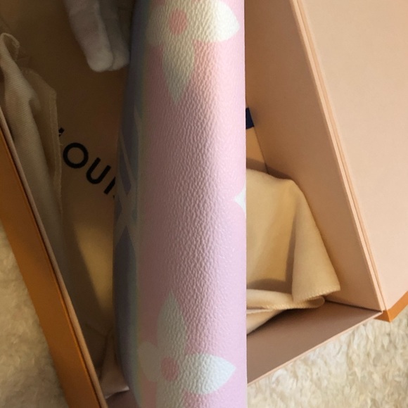 Louis Vuitton Large Kiragami Clutch Escale - Picture 12 of 12